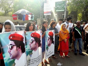 A protest in Karachi over the lynching of Mashal Khan. Credit: Abida Ali/IPS