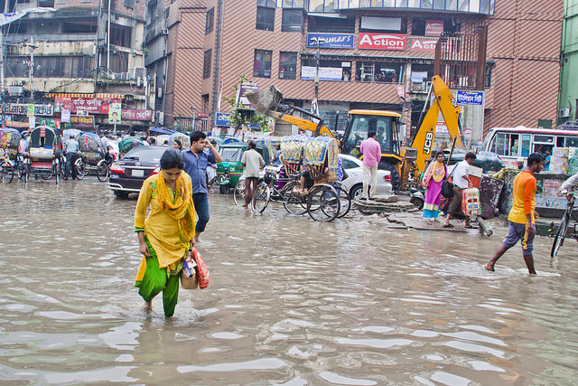 Even a moderate rainfall inundates the Bangladeshi capital Dhaka, creating severe water-logging. Credit: Rafiqul Islam/IPS