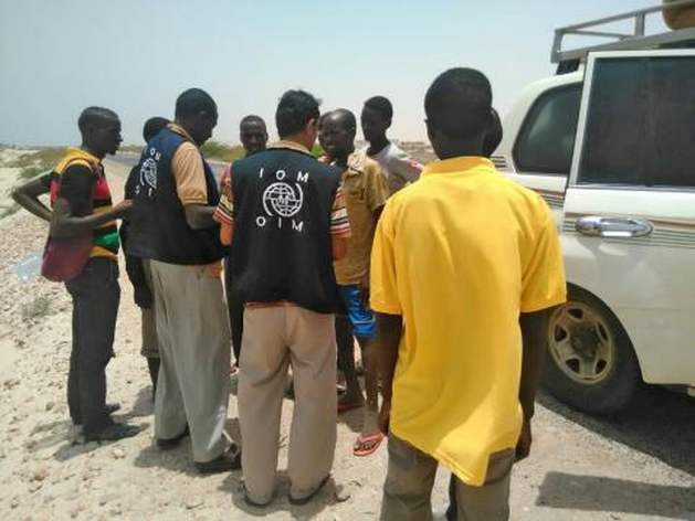 IOM staff assist Somali, Ethiopian migrants who were forced into the sea by smugglers. Photo: UN Migration Agency (IOM) 2017