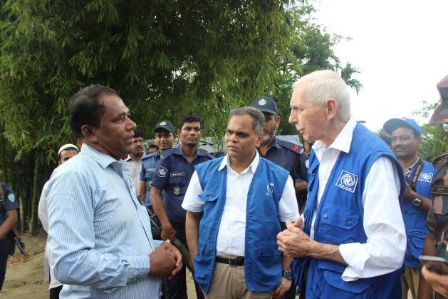 IOM Director General William Lacy Swing (right) visits Rohingya refugee camps in Bangladesh. Photo courtesy of IOM