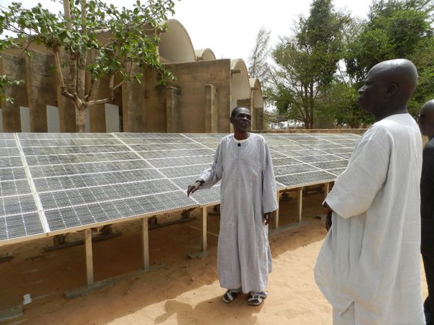 Solar panels in Dakar, Senegal. Credit: Fratelli dell'Uomo Onlus/cc by 3.0