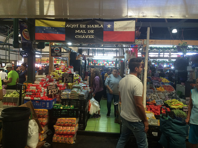 Venezuelan immigrants, whose presence grew explosively in Chile as a result of the chaos in their country, successfully sell their products and typical foods in stalls in Vega Central, Santiago's main food market, which has become a meeting point for Venezuelans. Credit: Orlando Milesi/IPS