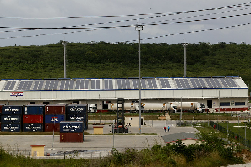 The Belgian company BDC-Log Servicios Logísticos y Transporte is optimising its operation through the use of solar panels installed on the roofs of its warehouses in the Mariel Special Development Zone, in the western province of Artemisa. The policy for the development of renewable sources in Cuba, approved in 2014, aims to encourage foreign investment in large and small projects, in order to boost energy efficiency and self-sufficiency. CREDIT: Jorge Luis Baños/IPS