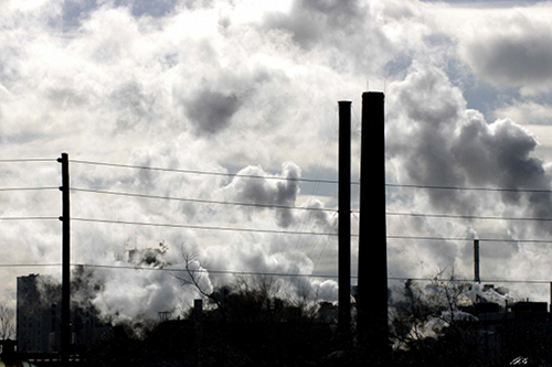 Emissions at a manufacturing complex in North America. / Credit: UN Photo/Kibae Park