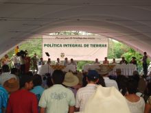 Displaced campesinos meeting to discuss land restitution plans. Photo by Helda Martínez.