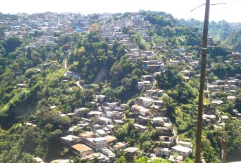 Irregular settlement in Guatemala. The construction of decent housing is one focus of the Mesoamerica Project.  Credit: Danilo Valladares/IPS