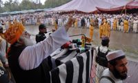 A Taliban leader addressing a rally in the Federally Administered Tribal Area (FATA). Such popularity is now waning. Credit: Ashfaq Yusufzai/IPS.