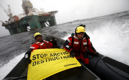 Greenpeace executive director Kumi Naidoo (left) before boarding the Cairn Energy oil platform in the Arctic, 120 km from the Greenland coast. Credit: Jiri Rezac/Greenpeace
