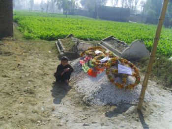 Slain Pakistani soldier Najibullah Khan's younger brother keeps vigil at his grave. Credit: Ashfaq Yusufzai/IPS