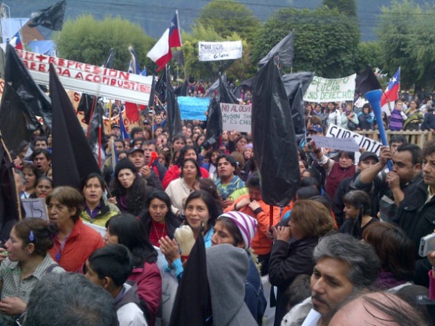 Hundreds of demonstrators outside the governor's office in Aysén. Credit: Movimiento Social por la Región de Aysén