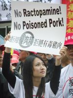 A Taiwanese woman protests outside the national legislature against a decision to ‘conditionally deregulate’ import of ractopamine-laced U.S. beef. Credit: Dennis Engbarth/IPS.