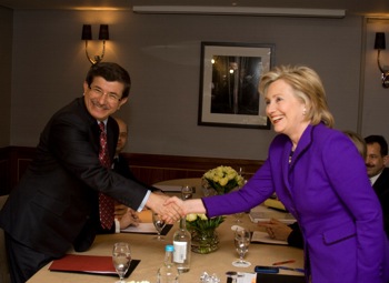 U.S.-Turkey relations have likely affected Turkey's response to the Syrian crisis. Above, Sec. of State Clinton and Foreign Min. Davutoglu in London. Credit: U.S. Embassy London/ CC by 2.0
