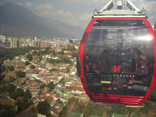Part of San Agustín and the valley of Caracas, far below one of the Metrocable cabins.  Credit: Raúl Límaco/IPS