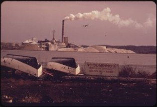 A Dow Chemical plant on the shore of Lake Michigan.  Credit: Public domain