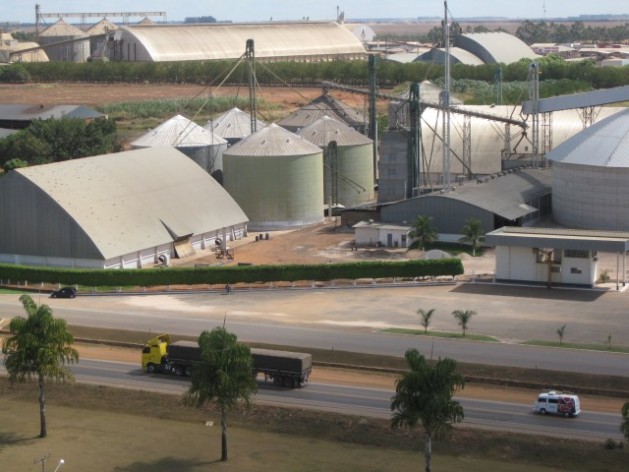 Silos for soy, corn and cotton in Mato Grosso, Brazil. Agribusiness has a key role to play in meeting Brazil's greenhouse gas reduction target. Credit: Mario Osava/IPS