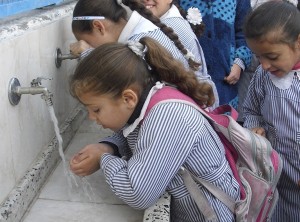 Girls at Al-Shati Co-ed Elementary School, Gaza line up to drink from a water purification and desalination unit . Credit: Mohammed Majdalawi, Middle East Children's Alliance/ CC by 2.0