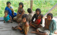 Women and children from a Nanti community in initial contact with Western culture in the Peruvian region of Madre de Dios. Credit: INDEPA