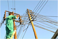 An electricity pylon in Somaliland being repaired by Edwin Mireri. Somaliland’s first Electricity Energy Act will be launched this year and it will be the country’s first legal and regulatory framework aimed at managing energy production and distribution. Credit: Ed Mckenna/IPS