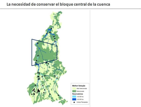The central bloc of the Tapajós river basin, whose preservation is essential. The black triangles indicate planned hydroelectric dams. The areas marked in light and dark blue show the size of the reservoirs. Credit: Courtesy WWF-Brazil