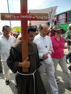 Catholic priest Alejandro Solalinde (wearing a white shirt, to the right of the cross) leading a 2011 march for migrant rights. Credit: Emilio Godoy/IPS