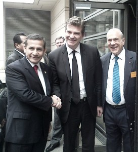 Peru’s President Ollanta Humala (left) meets France's Economics Minister Arnaud Montebourg (centre) with OECD Secretary-General Angel Gurria (right). Credit: Alecia McKenzie/IPS