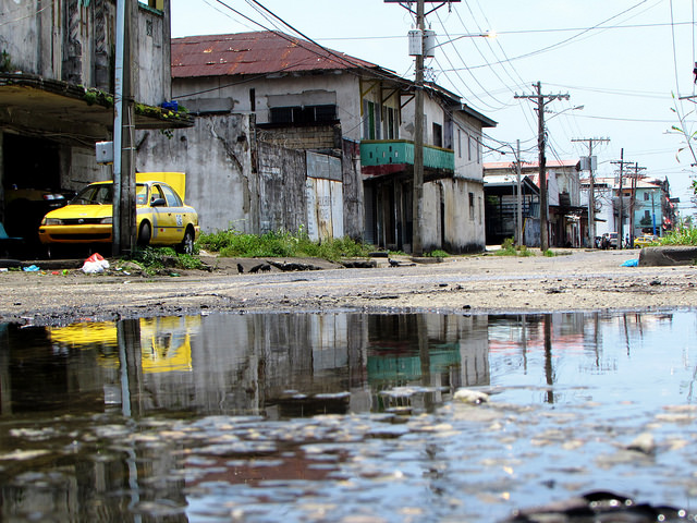 The neglect of the historic centre of Colón near the Caribbean Sea entrance to the Panama Canal and next to the city’s Free Trade Zone reflects the contrast between the pace of economic growth and social development in this Central American country. Credit: Fabíola Ortiz/IPS