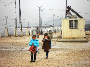 Syrian children going to school on a cold morning in the tent refugee camp in Nizip, Turkey, near the border with Syria. Credit: Fabíola Ortiz/IPS