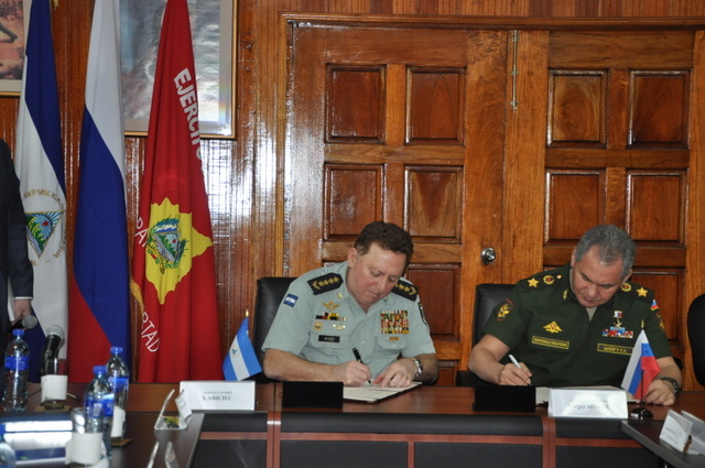 Russia’s defence minister, General Sergey Shoygu (right), signing military cooperation agreements with Nicaraguan army chief General Julio Cesar Avilés, during his visit to Managua in February. Credit: Courtesy of the Nicaraguan army