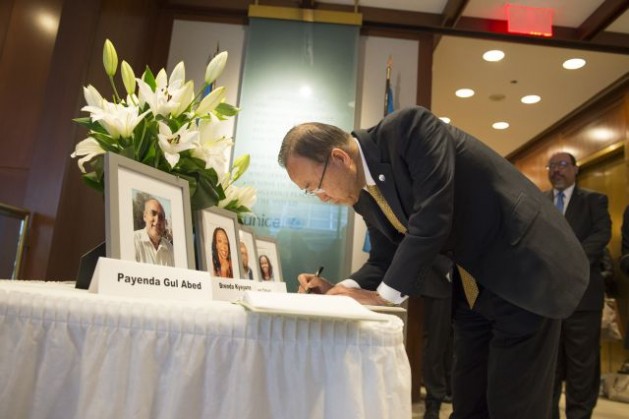 Secretary-General Ban Ki-moon signs a book of condolences at UNICEF (UN Children’s Fund) headquarters, on the death of the agency’s staff members killed in the 20 April attack on a vehicle in which they were riding in Garowe, Somalia. Credit: UN Photo/Eskinder Debebe