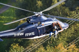 Installation of bird flight diverters by helicopter on a high voltage power line in Germany. Credit: © RWE Netzservice