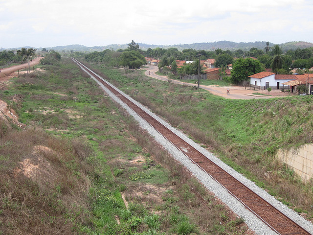 The Carajás railroad, which links the region where large new iron deposits belonging to Vale were found, with the port of Ponta Madeira in the Northeast city of São Luis, as it passes by a small town in the state of Maranhão. The railway network is going to be expanded and upgraded as part of a project that has not been hurt by the current crisis. Credit: Mario Osava/IPS