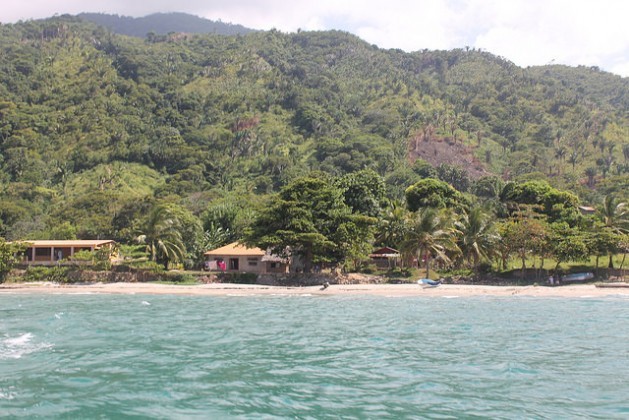 View from the Caribbean sea of the village of Plan Grande in the northern Honduran department of Colón. The isolated fishing community, which can only be reached after a 20-minute motorboat ride, is a 10-hour drive on difficult roads away from Tegucigalpa, and has become an example of sustainable energy management. Credit: Thelma Mejía/IPS