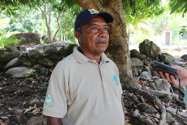 Óscar Padilla, a community leader in Plan Grande who was the main driving force behind the initiative that finally brought round-the-clock energy to the village, in the 21st century. Sustainable management of renewable energy, based on a plan marked by solidarity, has transformed this fishing village in Honduras’ northern Caribbean region. Credit: Thelma Mejía/IPS