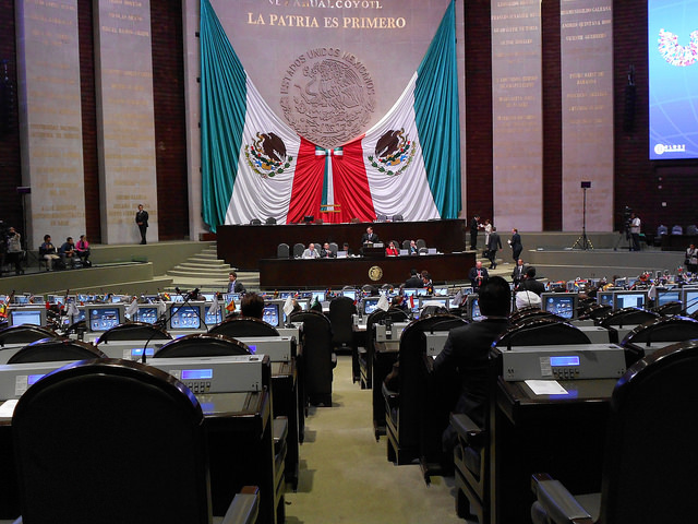 In the Mexican Congress, lawmakers with the Parliamentary Front Against Hunger are pushing through laws that boost food security and sovereignty, to guarantee “the right to sufficient nutritional, quality food” that was established in the constitution in 2011. Credit: Emilio Godoy/ IPS