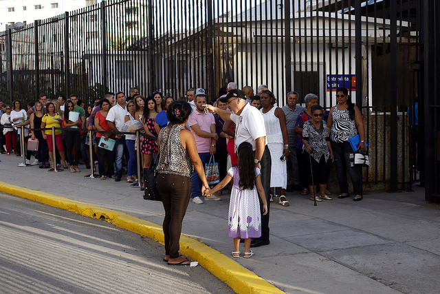 Aspiring immigrants to the United States wait in line in the Cuban capital outside the U.S. embassy, which was reopened this year after the two countries reestablished diplomatic ties. Credit: Jorge Luis Baños/IPS