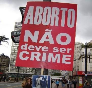 “Abortion shouldn’t be a crime” reads a sign held in one of the numerous demonstrations held in Brazil to demand the legalisation of abortion. Credit: Courtesy of Distintas Latitudes