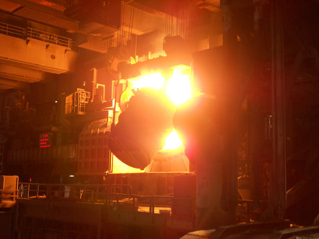 Reaching Germany’s goal, a low-carbon economy, requires social change and modifications in consumption patterns and industrial policies, and will force plants like the ThyssenKrupp steel mill in the city of Duisburg to replace coal with cleaner sources. Credit: Emilio Godoy/IPS
