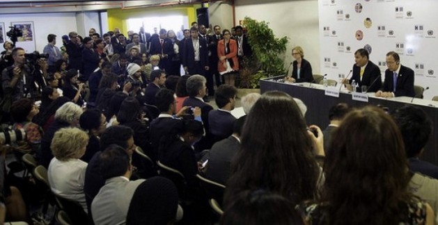 Ecuadorean President Rafael Correa (left) and United Nations Secretary General Ban Ki-Moon during a meeting with journalists at the inauguration of the Third United Nations Conference on Housing and Sustainable Urban Development (Habitat III), on Monday, Oct. 17 in Quito. Credit: Presidency of Ecuador