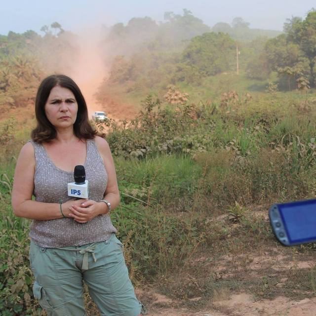 Fabiana Frayssinet, IPS microphone in hand, filming the impact of Amazon highway