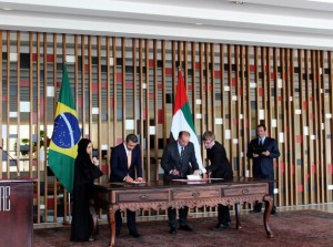 The UAE’s foreign minister, Sheikh Abdullah bin Zayed Al Nahyan (2nd-L), and his Brazilian counterpart Aloysio Nunes (3rd-R) sign agreements in Itamaraty Palace, Brazil’s foreign ministry. Credit: Doris Calderón/IPS