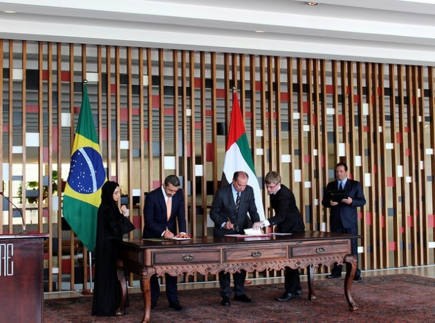 The UAE’s foreign minister, Sheikh Abdullah bin Zayed Al Nahyan (2nd-L), and his Brazilian counterpart Aloysio Nunes (3rd-R) sign agreements in Itamaraty Palace, Brazil’s foreign ministry. Credit: Doris Calderón/IPS