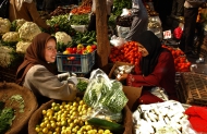 Specialty crops such as fruit and vegetables, here on sale at a Cairo market, have a key role in Egypt's future. Credit: FAO