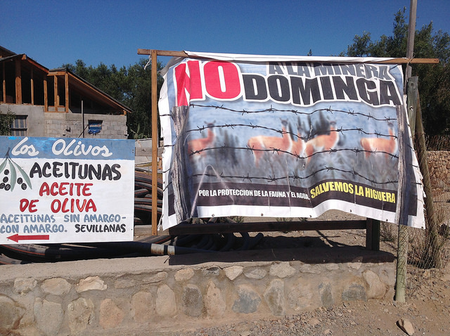 Signs against the Dominga iron mine are seen all over Punta de Choros, where fishers point to the growing catches, nature reserves crucial to the planet’s biodiversity, and the presence of large marine mammals, to argue against the extractive project in this village in northern Chile. Credit: Orlando Milesi/IPS