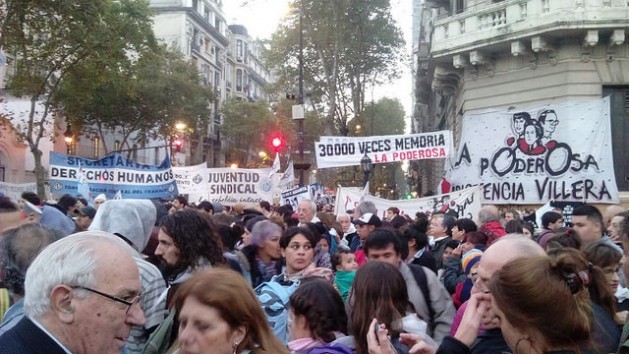 Hundreds of thousands of people poured into the Plaza de Mayo square in Buenos Aires on May 10 to protest a Supreme Court ruling that made it possible to reduce the prison sentences of dictatorship-era human rights abusers – a verdict neutralised by a new law passed by Congress on May 10. Credit: Daniel Gutman/IPS