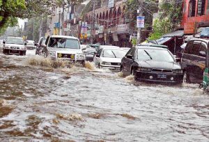 Create “sponge cities” to tackle worsening floods - Downpours flood the streets of Dhaka. Credit: Farid Ahmed/ IPS