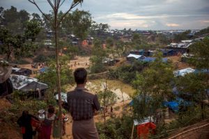 Nearly half a million Rohingya refugees sheltering in Kutupalong makeshift settlement are at risk from exploitation and human trafficking. Photo: Muse Mohammed / UN Migration Agency (IOM) 2017
