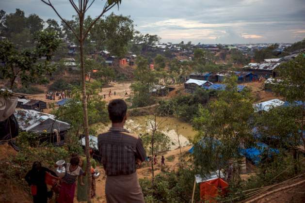 Nearly half a million Rohingya refugees sheltering in Kutupalong makeshift settlement are at risk from exploitation and human trafficking. Photo: Muse Mohammed / UN Migration Agency (IOM) 2017