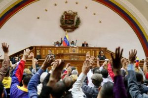 By a show of hands, Venezuela’s National Constituent Assembly passed on Nov. 8 the new law against hate, which represents a threat to freedom of expression according to organisations that work to defend free speech. Credit: Zurimar Campos / AVN
