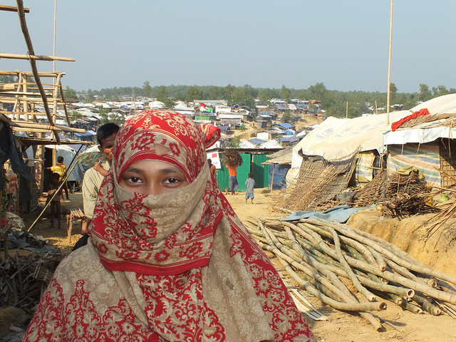 A Rohingya woman at Kutupalong camp in Bangladesh. Credit: Naimul Haq/IPS