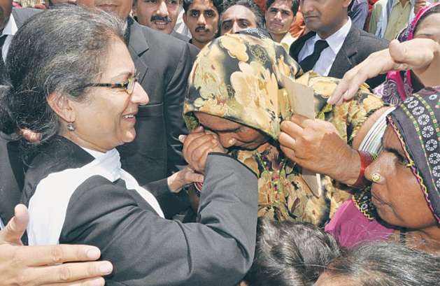Bonded labourers from Hyderabad embrace Asma Jehangir in gratitude
